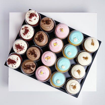 Bestseller Cupcakes auf elegantem Tablar / 20 Stück
