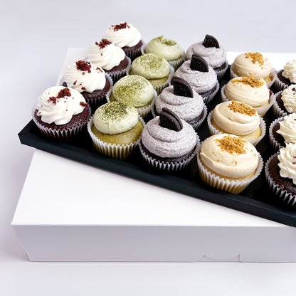 Vegan Cupcake Selection auf elegantem Tablar / 20 Stück